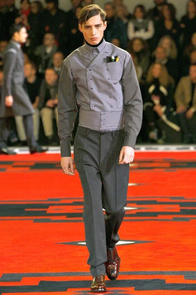 Look 11